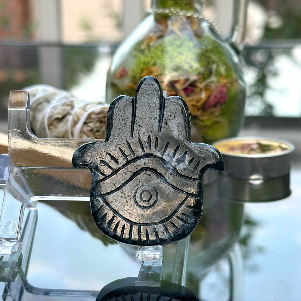 Moss Agate Hamsa 🪬 - Picture 3 of 5